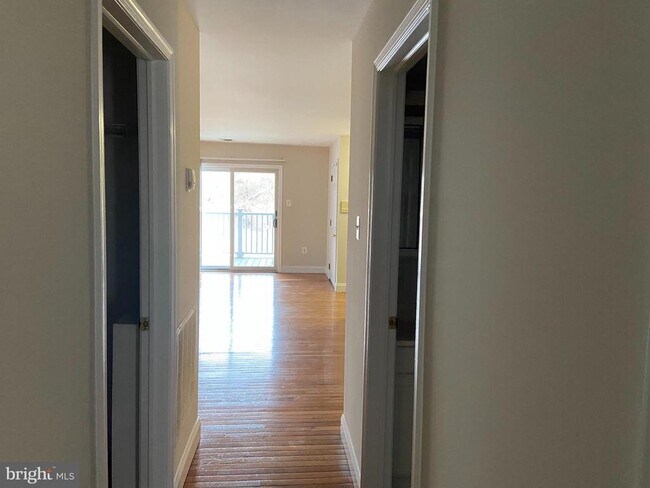 Building Photo - 5954 Henry Ave