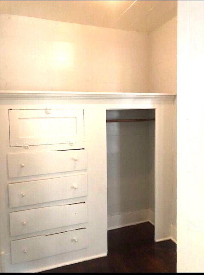 Building Photo - 1658 W Main St