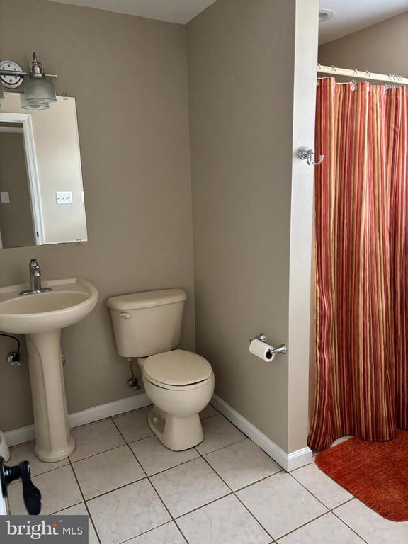 Building Photo - 6194 Riverview Dr