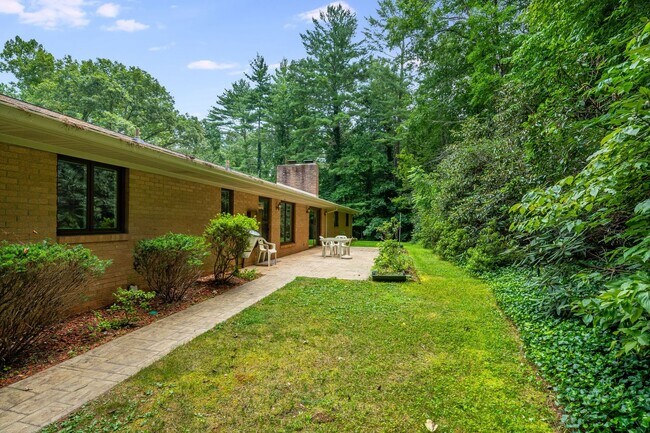 Building Photo - 102 Arbor Ln
