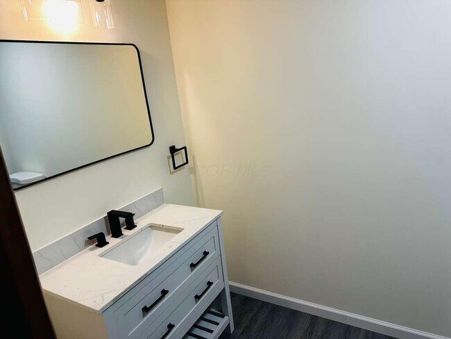 Building Photo - 159 S Parkway Dr