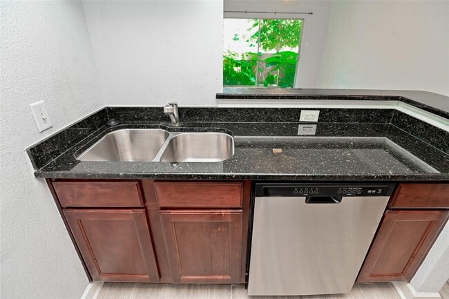 Building Photo - 4515 Briar Hollow Pl