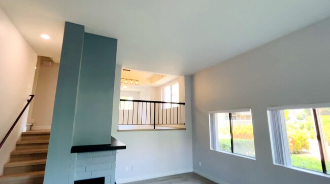 Building Photo - Sun-Drenched Tri-Level Townhome Just Minutes from UCSD & Westfield UTC!