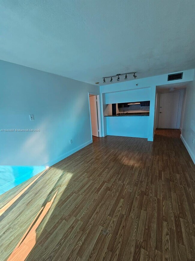 Building Photo - 800 N Miami Ave