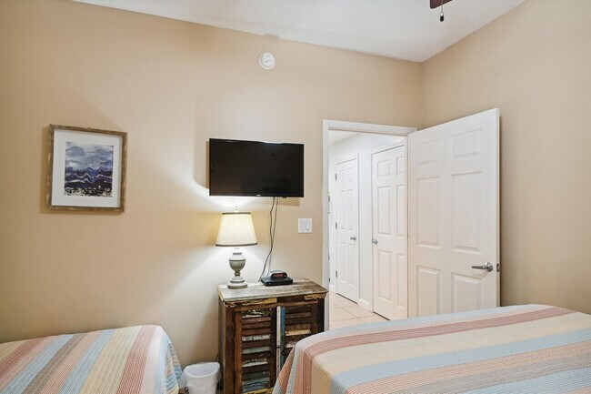 Building Photo - 12011 Front Beach Rd