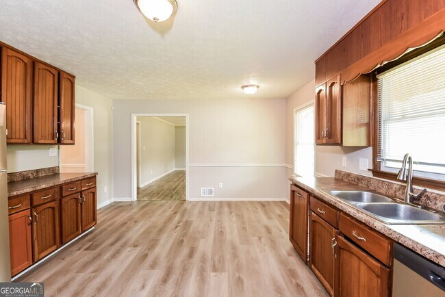 Building Photo - 4641 Flint Hill Rd SW