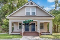 Building Photo - 33 E 1423