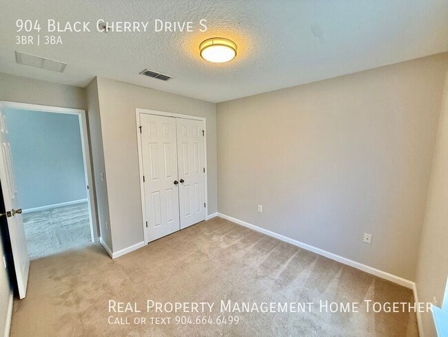 Building Photo - 904 Black Cherry Dr S
