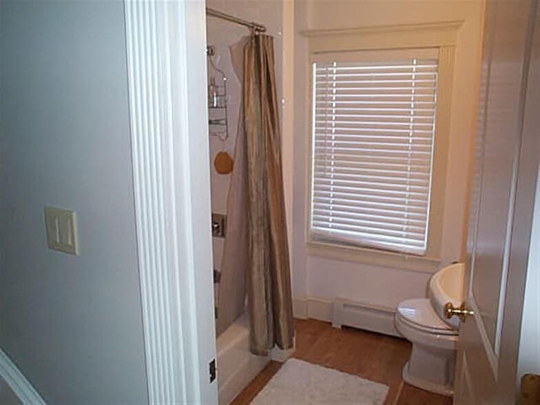 Building Photo - 117 Columbia St