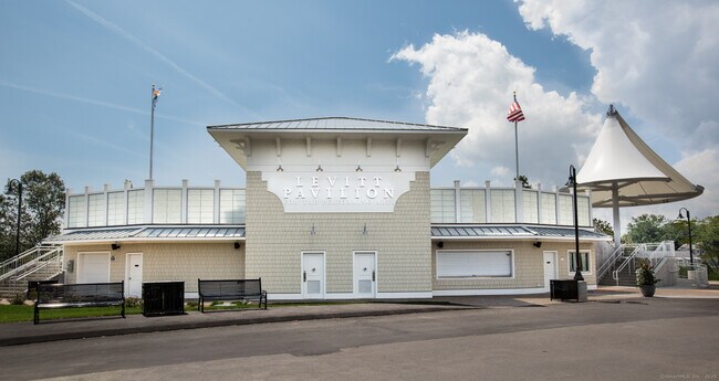 Building Photo - 61 Whitney Glen Dr