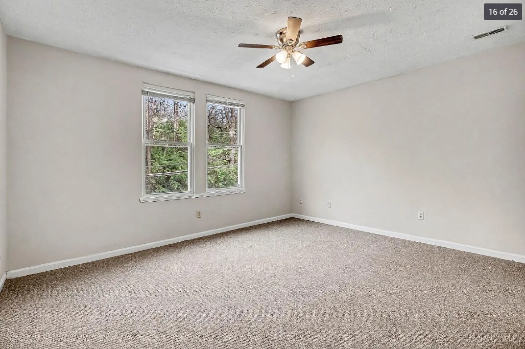 Building Photo - 2226 Ravine St