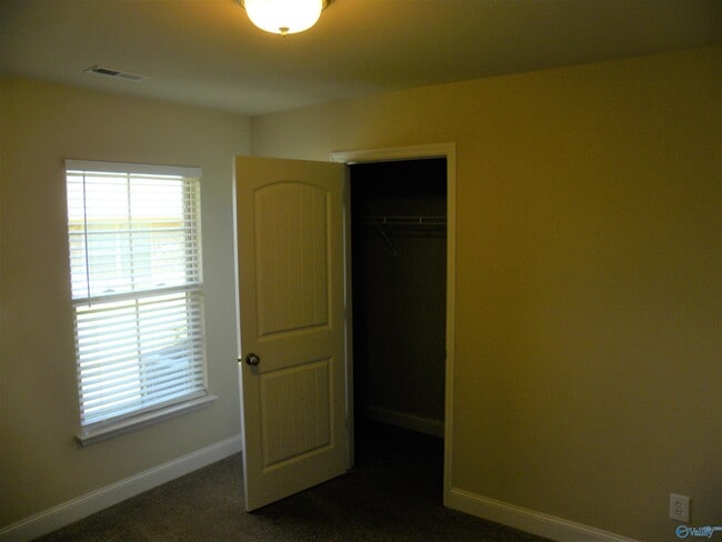 Building Photo - 202 Ashbrook Cir