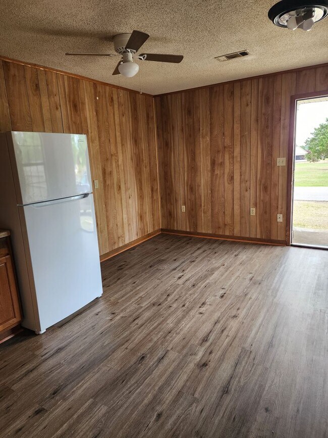 Building Photo - 1/1 Apartment for Lease at Unit D, 1102 Bo...