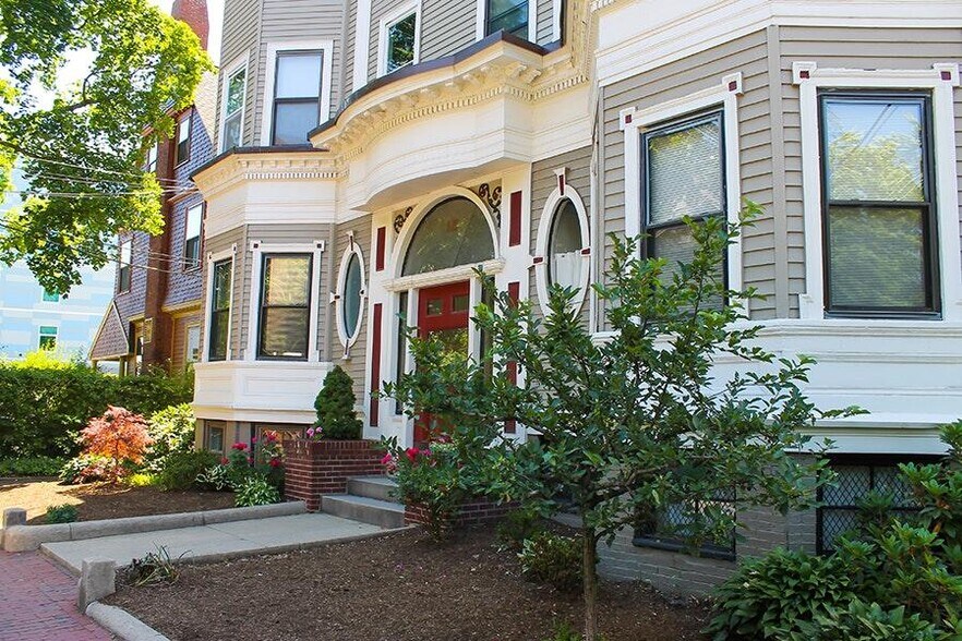 Primary Photo - 15 Trowbridge St
