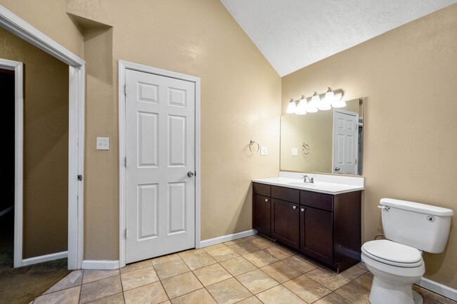 Building Photo - Cozy 1 Bedroom in McKeesport available May...