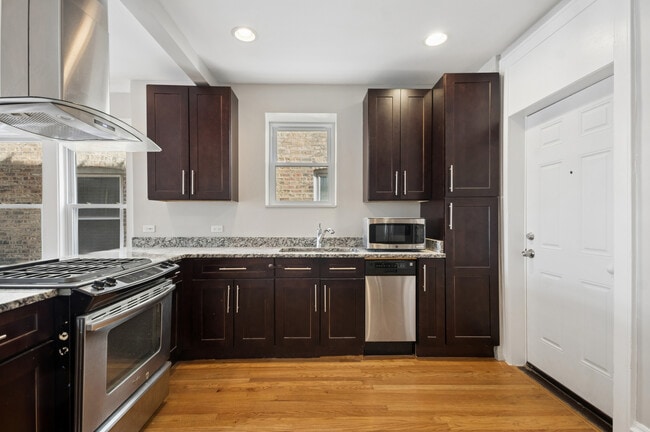 Building Photo - 4945 N Kilpatrick Ave