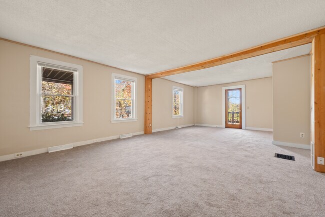 Building Photo - 11 Schwanda Rd