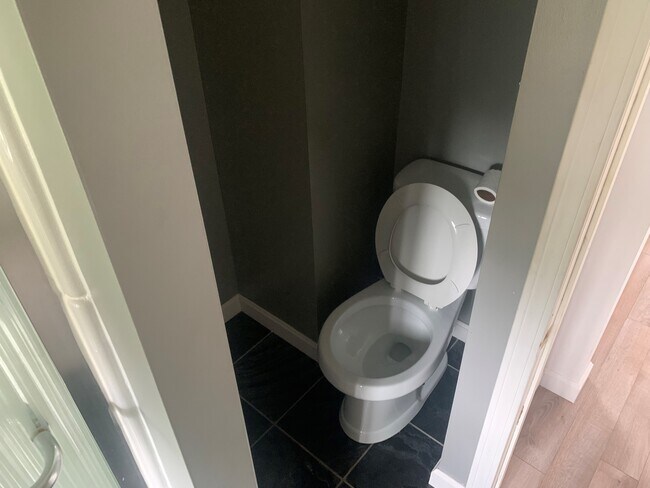 Unit 3 - Bathroom - 179 Hart St