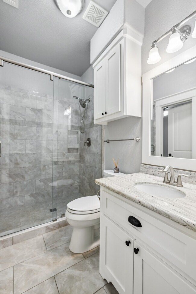 Building Photo - 12336 Pebble View Dr