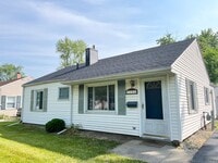 Building Photo - 3 bedroom maumee schools