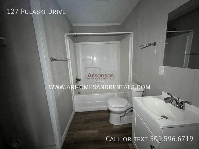 Building Photo - 127 Pulaski Dr