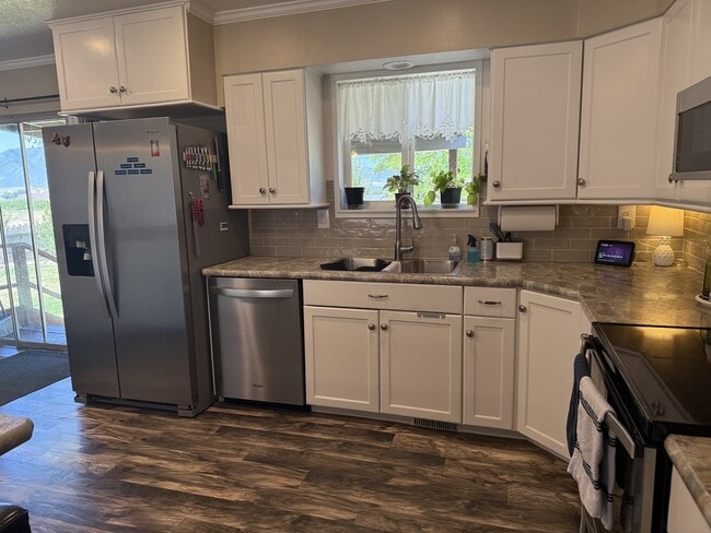 Building Photo - 435 Fuhriman Dr