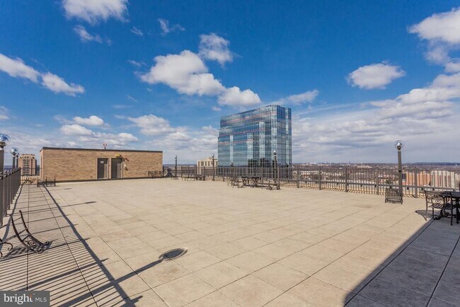 Building Photo - 3705 S George Mason Dr