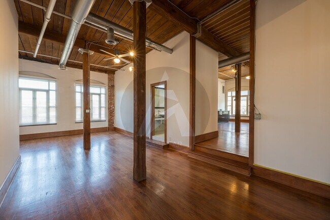 Building Photo - Luxury Penthouse Loft – 3,200 sq. ft. Down...