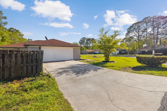 Building Photo - 1517 Kruse Dr