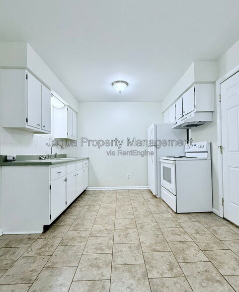 Building Photo - 817 Clover St