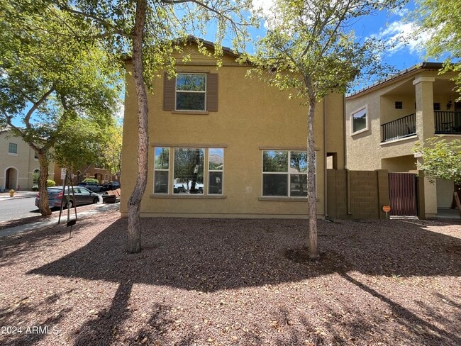 Building Photo - 1360 S Ponderosa Dr