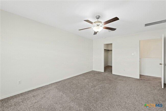Building Photo - 513 Circle Wy