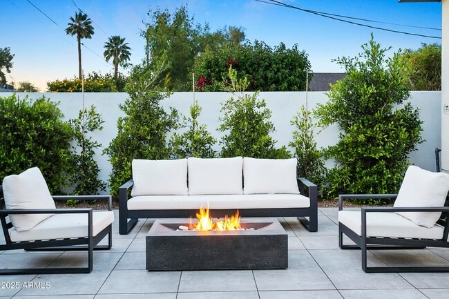 Building Photo - 4002 N 33rd Pl