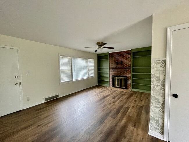 Building Photo - Family Friendly Home in Oakwood Estates