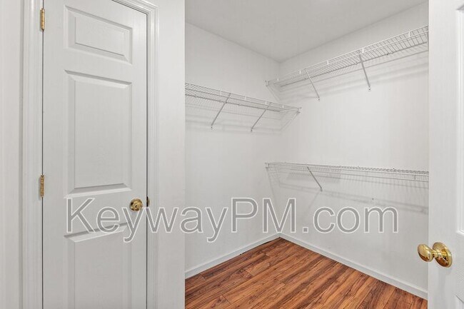 Building Photo - 435 St Julian Pl