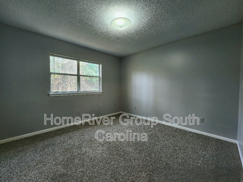 Building Photo - 108 Springwoods Lake Point