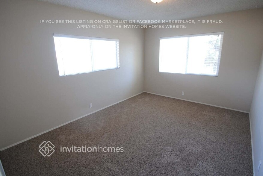 Building Photo - 615 N Sycamore Ave