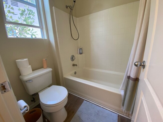 Building Photo - *Move In Special* Great 2 Story 3 bed 2.5 bath near Guajome Lake in Oceanside