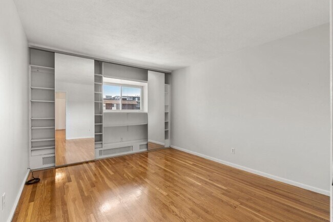 Building Photo - 205 Independence Ave