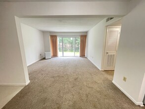 Building Photo - Perfectly located, quiet apartment complex just south of UNC, for graduate / med students - Inclu...