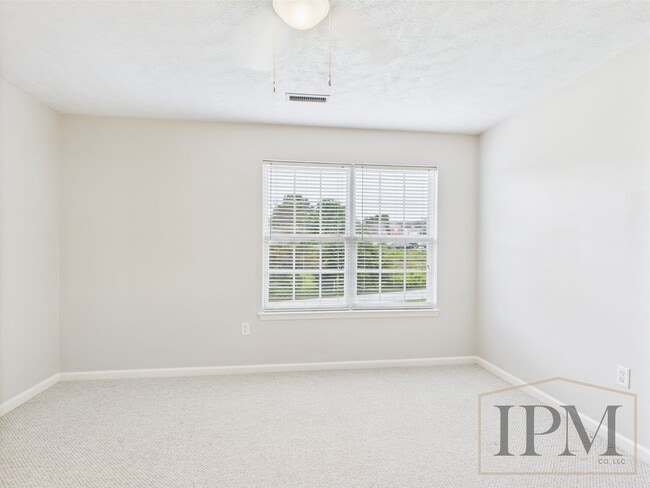 Building Photo - Available Now!- 3 Bedroom Home in Eastern ...