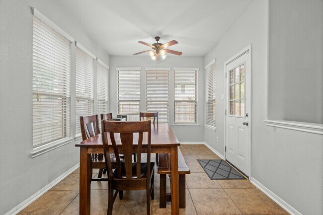 Building Photo - 14402 Hazeldale Dr