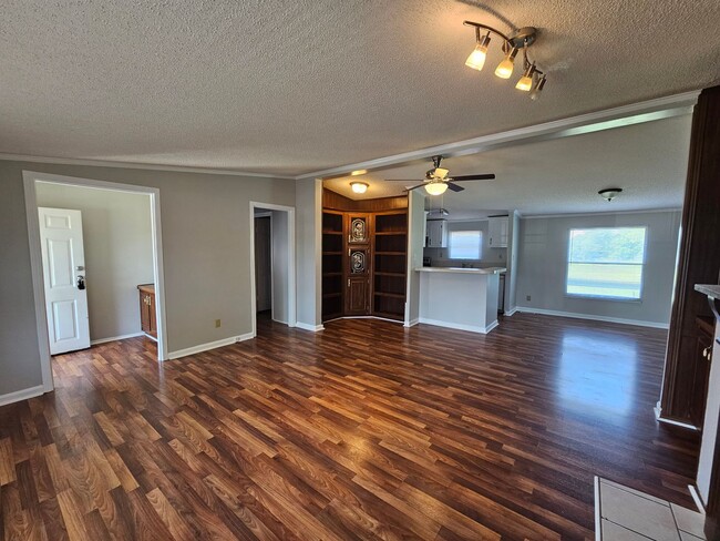 Building Photo - NEW LISTING!!!!!