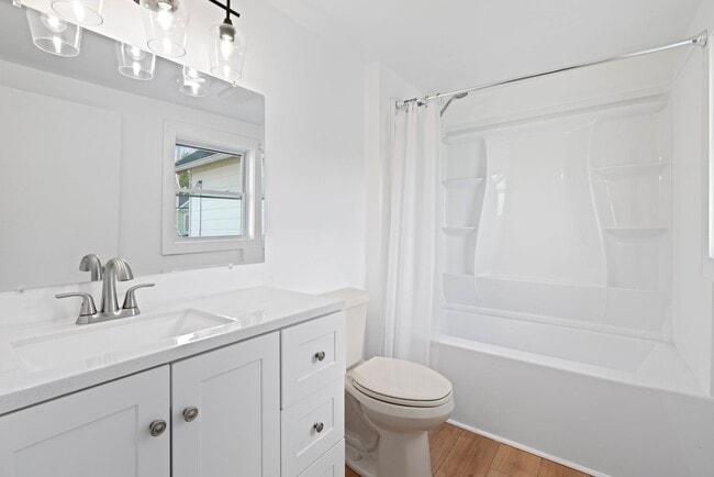 Building Photo - MOVE IN SPECIAL! SCORE HALF OFF 1ST MONTH'S RENT IF SIGNED BY NOV. 21! Beautiful 3 bedroom home i...