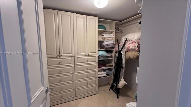 Building Photo - 1830 S Ocean Dr