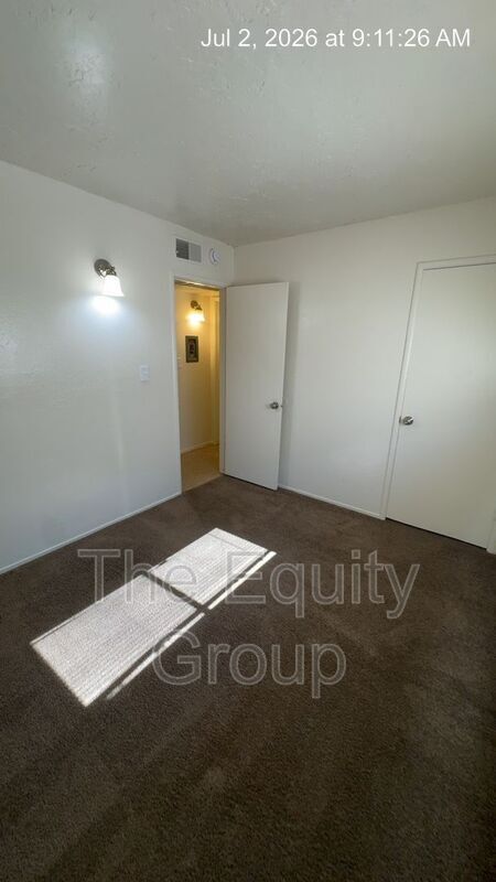 Building Photo - 529 E Kaweah Ave