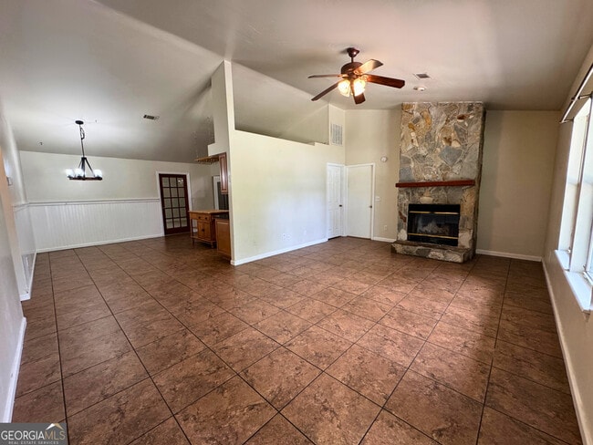 Building Photo - 330 McQueen Cir