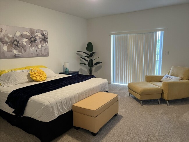 Building Photo - 784 SE 19th St