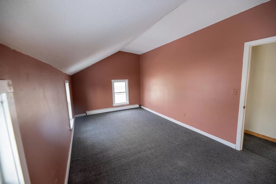 Building Photo - 96 Bosworth St