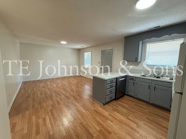 Building Photo - Comfortable Living with Included Utilities on Oakshire